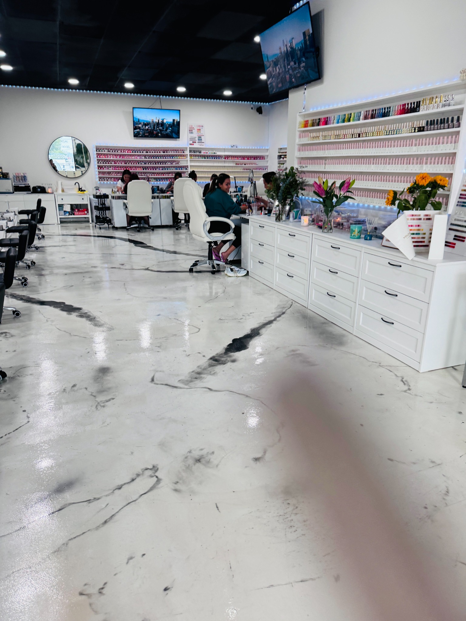 Nail Blvd interior photo 2
